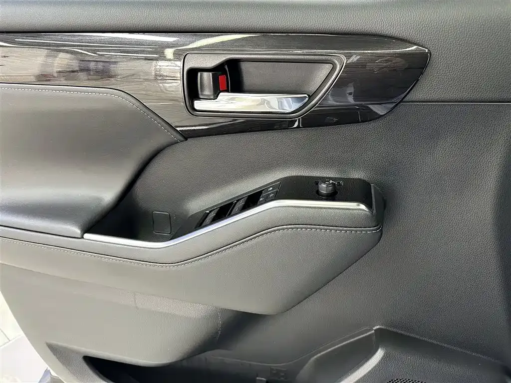 Toyota Crown Kluger 2024 из CN, фото 10