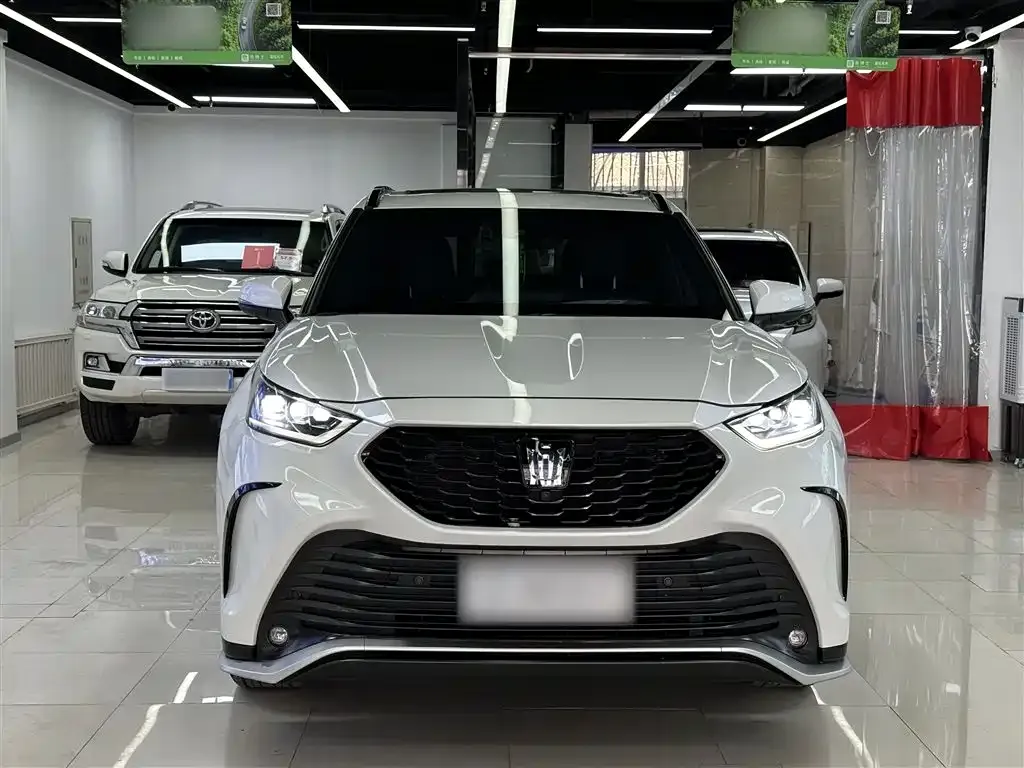 Toyota Crown Kluger 2024 из CN, фото 4