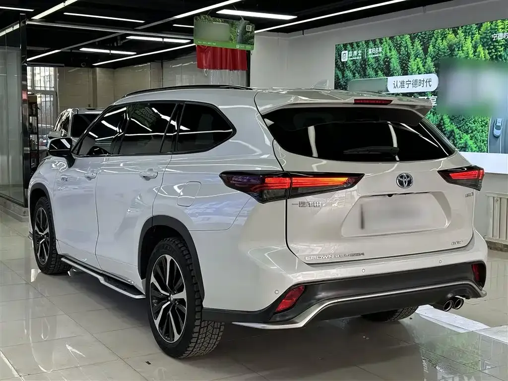 Toyota Crown Kluger 2024 из CN, фото 6