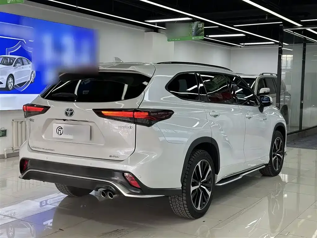 Toyota Crown Kluger 2024 из CN, фото 8