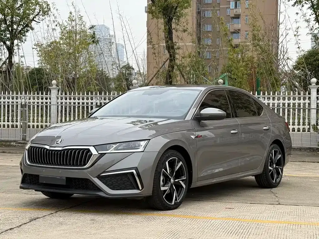 Skoda Octavia — фото 1