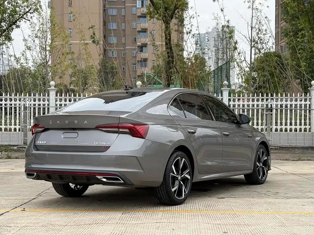 Skoda Octavia — фото 4