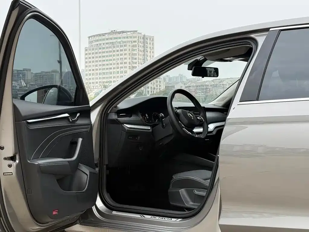 Skoda Octavia — фото 7