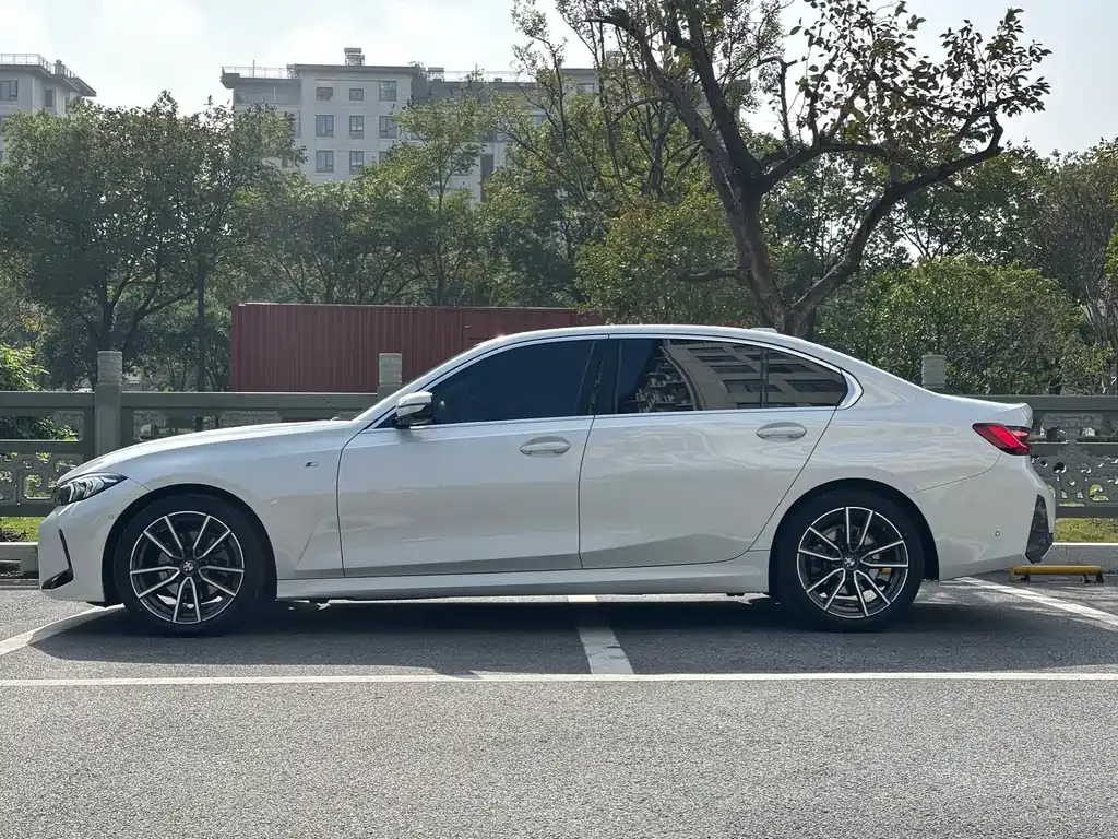 BMW 3 Series 2024 из CN, фото 3