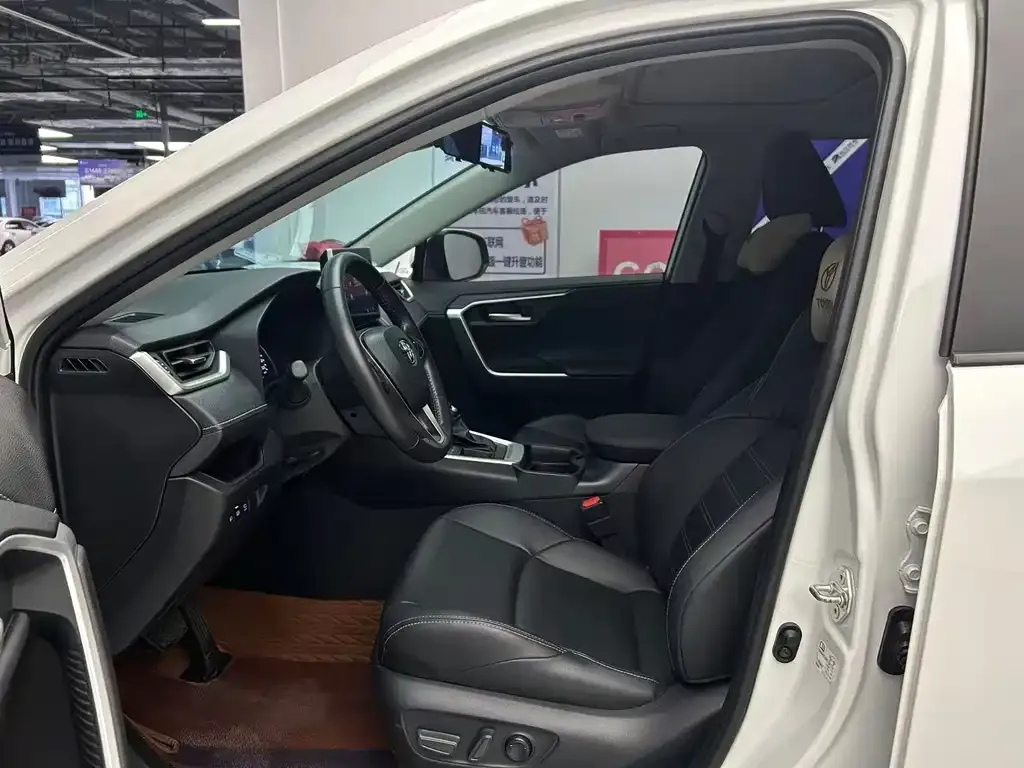 Toyota Wildlander 2023 из CN, фото 6