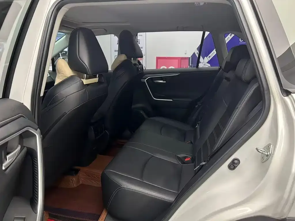 Toyota Wildlander 2023 из CN, фото 8