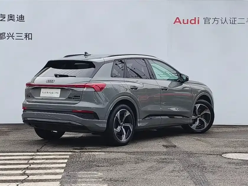 Audi Q4 e-tron — фото 4