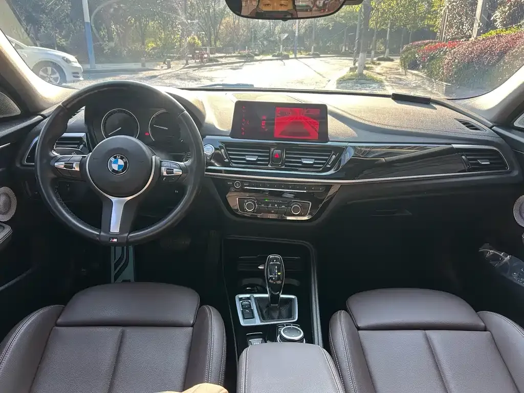 BMW 1 Series 2021 из CN, фото 9