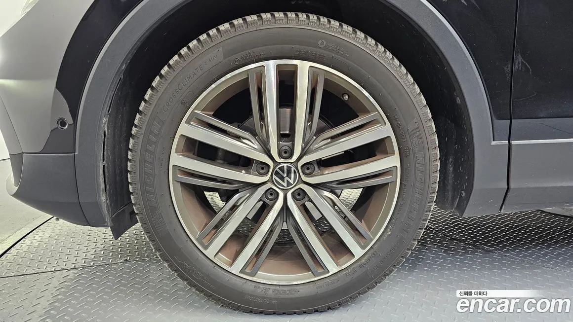 Volkswagen Tiguan — фото 5