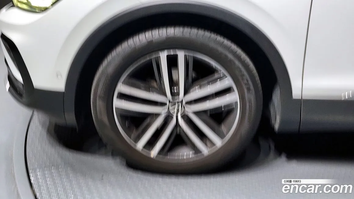 Volkswagen Tiguan — фото 5
