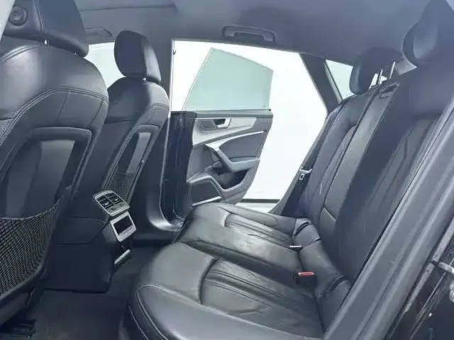 Audi A7 2021 из CN, фото 7