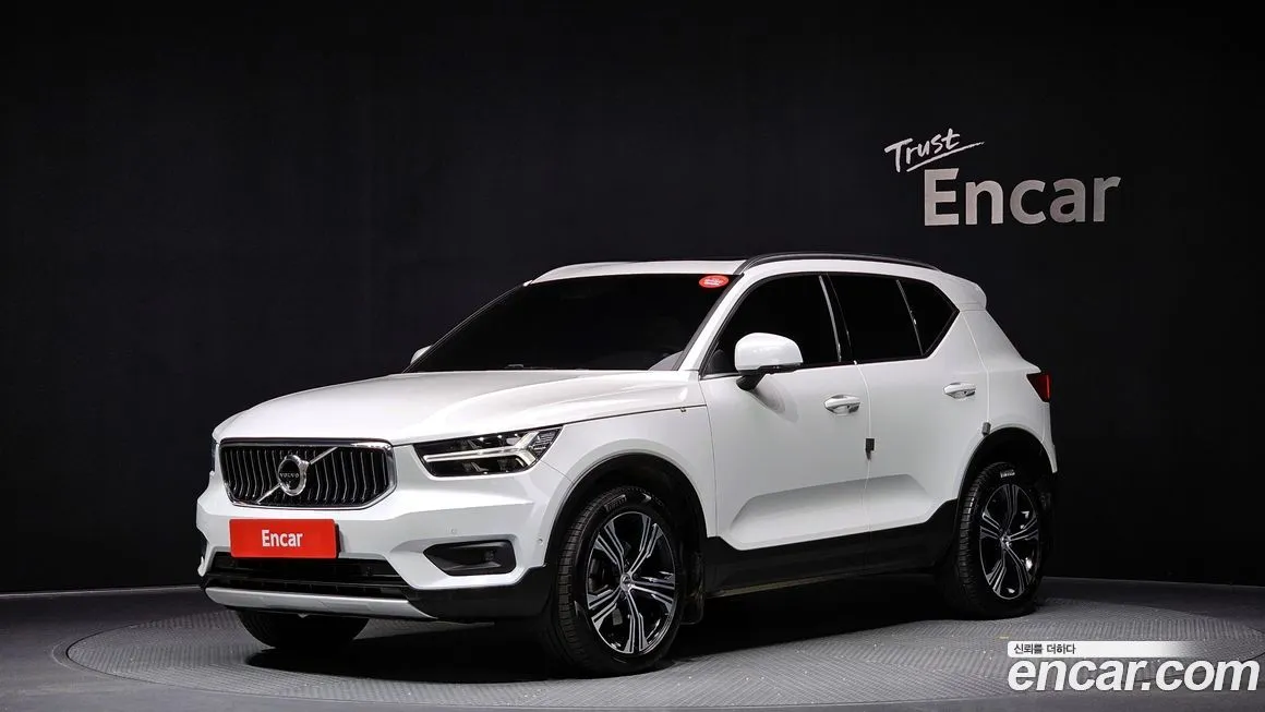 Volvo XC40 — фото 1