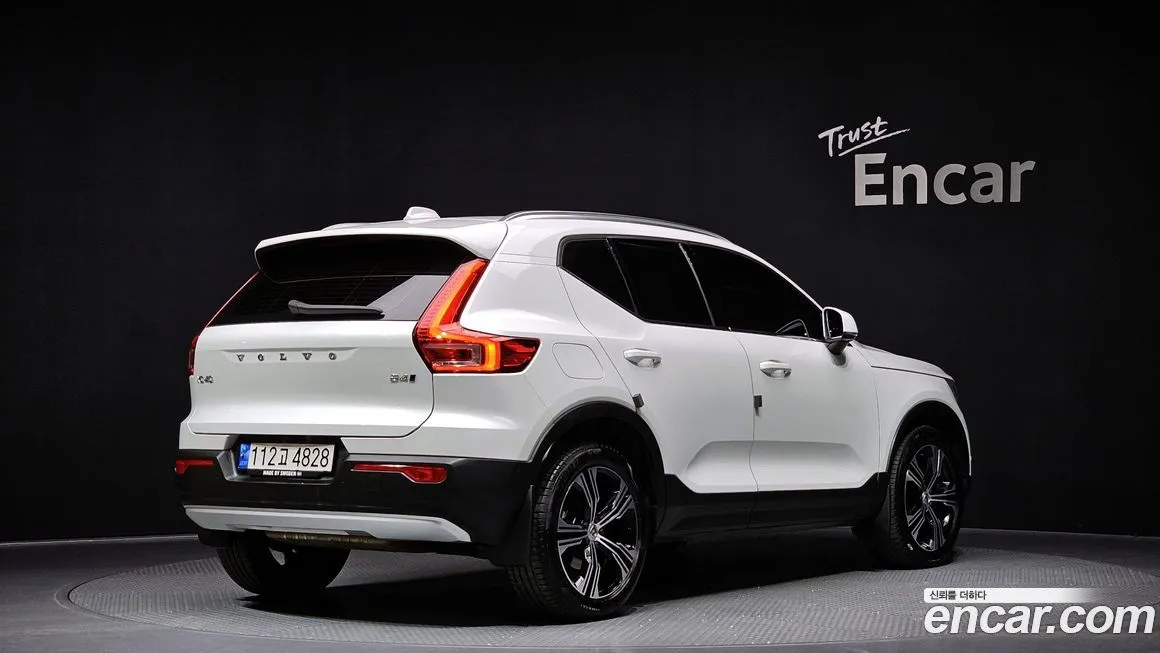 Volvo XC40 — фото 2