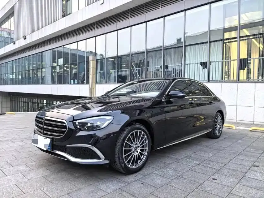 Mercedes-Benz E-Class — фото 1