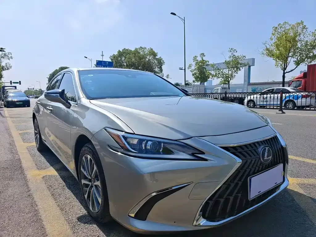 Lexus ES — фото 3