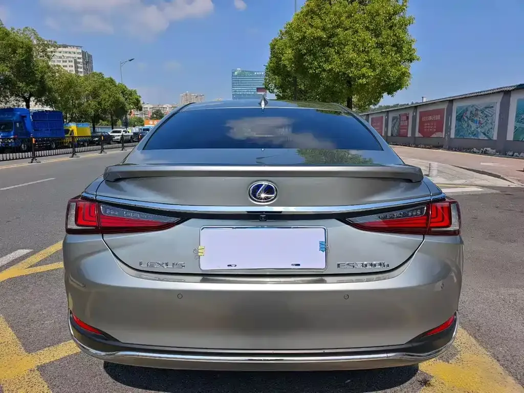 Lexus ES — фото 9