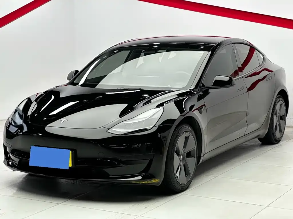 Tesla Model 3 — фото 1