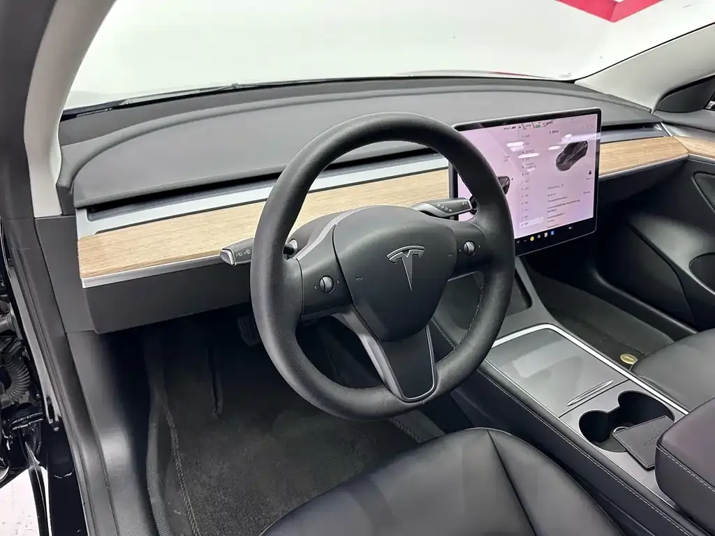 Tesla Model 3 — фото 5