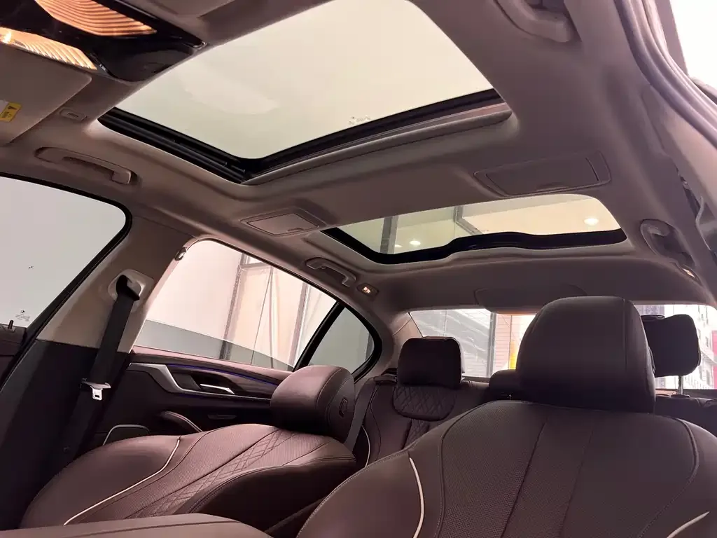 BMW 5 Series 2023 из CN, фото 4