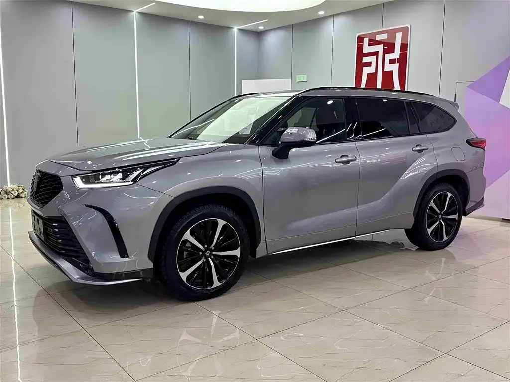 Toyota Crown Kluger 2022 из CN, фото 2