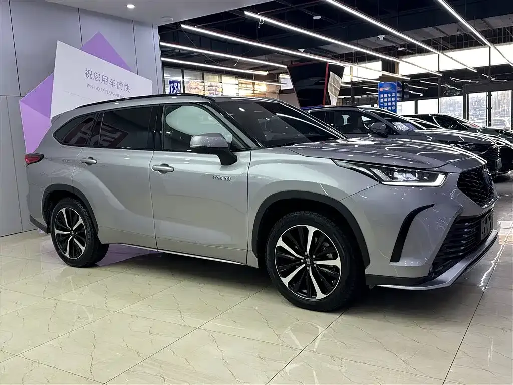 Toyota Crown Kluger 2022 из CN, фото 3