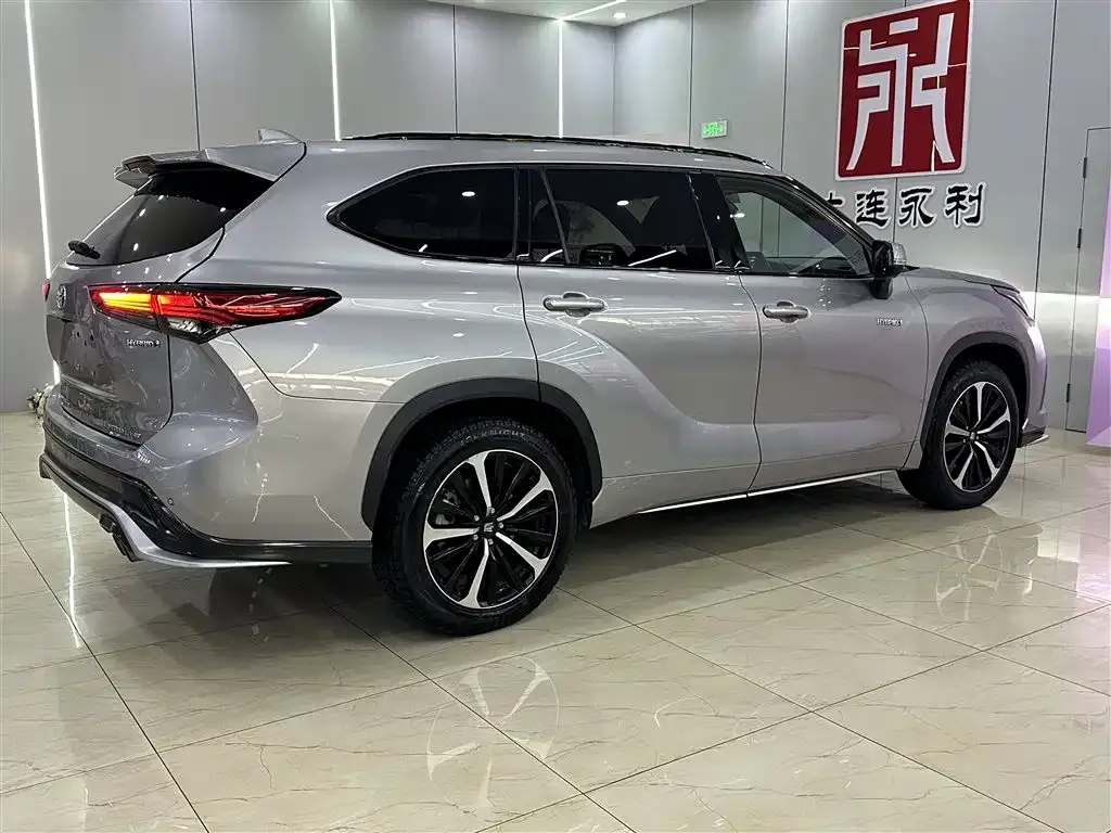 Toyota Crown Kluger 2022 из CN, фото 4