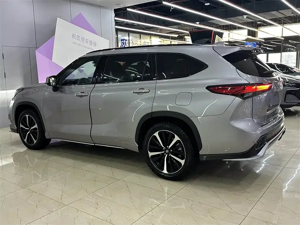 Toyota Crown Kluger 2022 из CN, фото 6