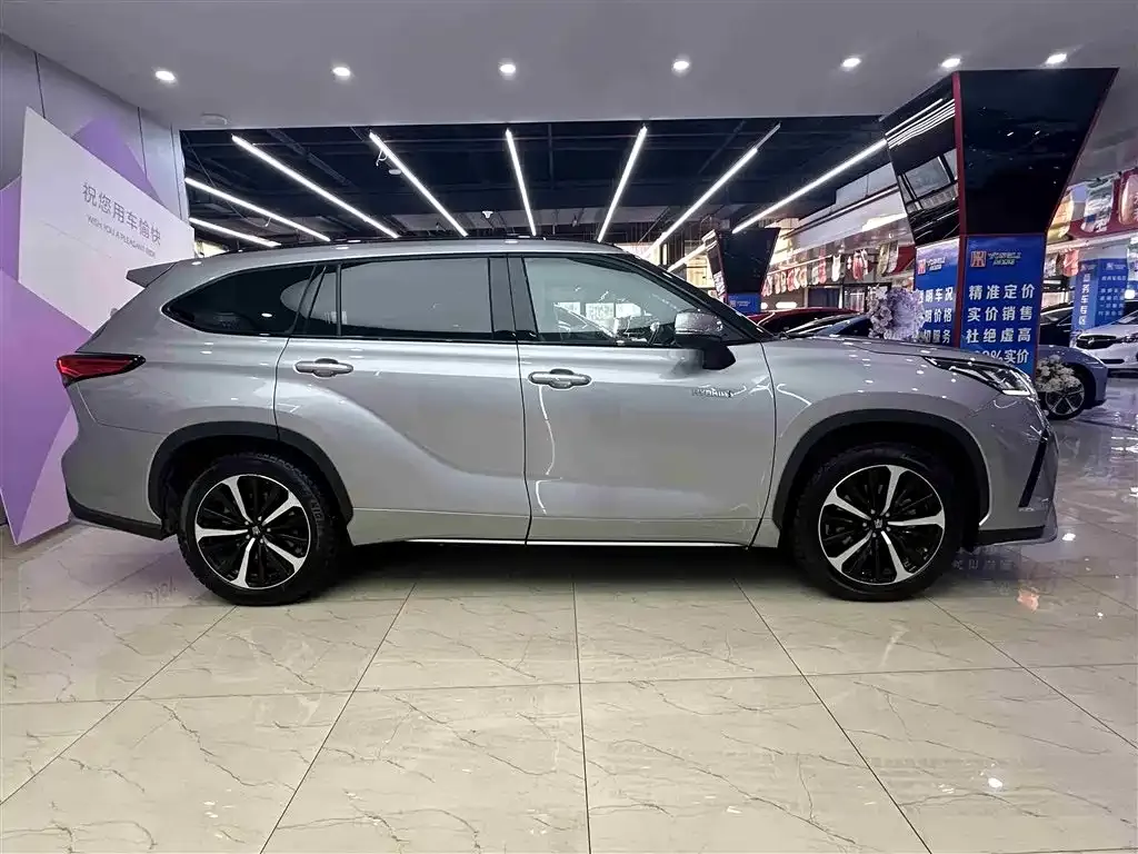 Toyota Crown Kluger 2022 из CN, фото 9