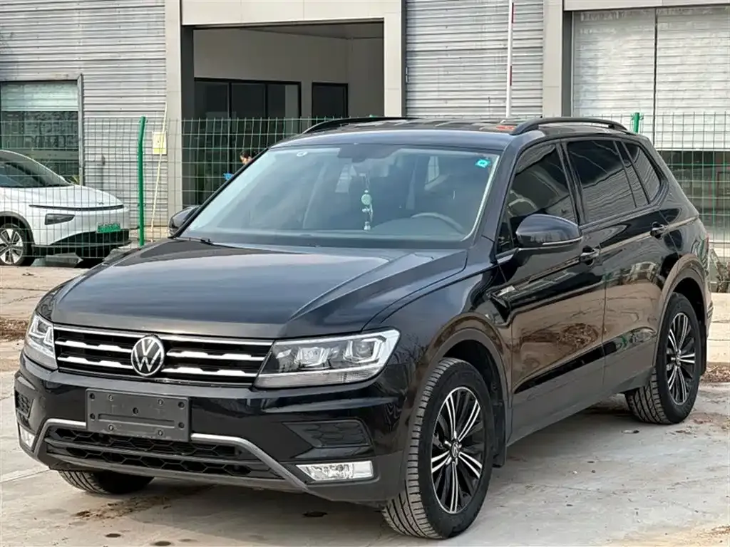 Volkswagen Tiguan L — фото 2