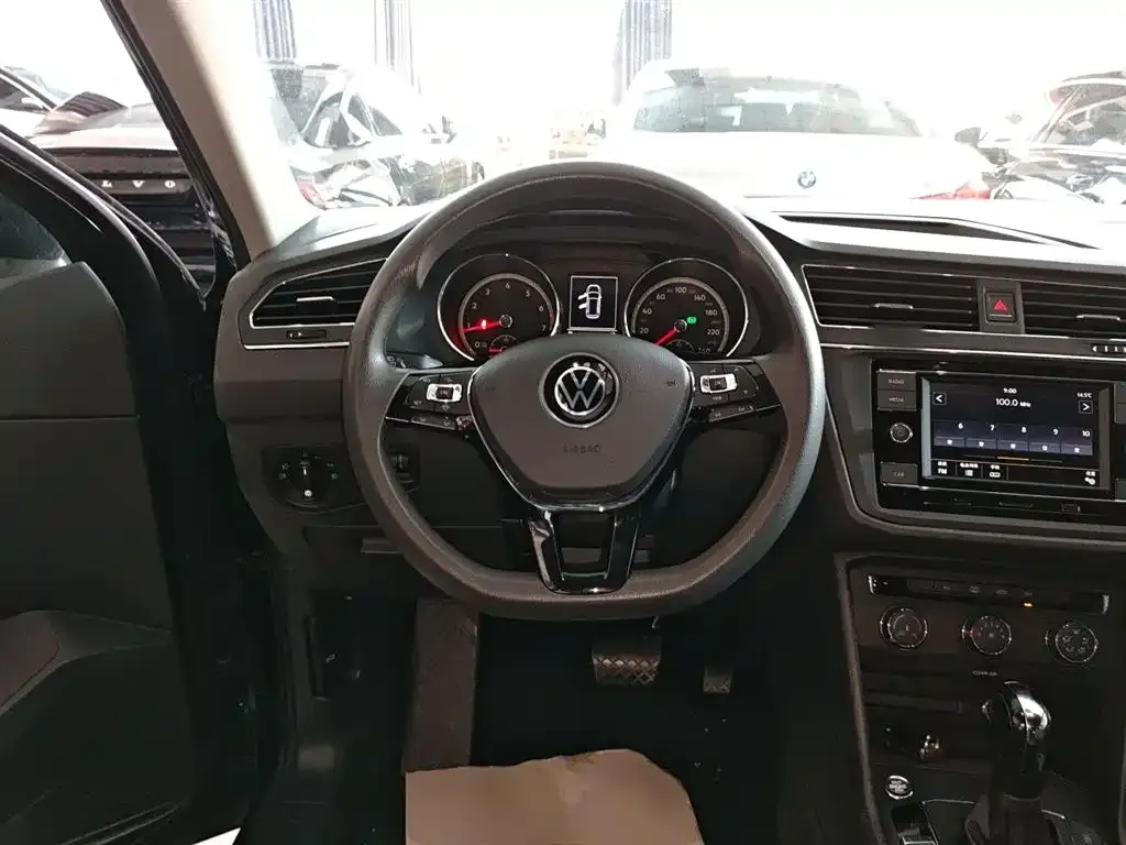 Volkswagen Tiguan L — фото 3