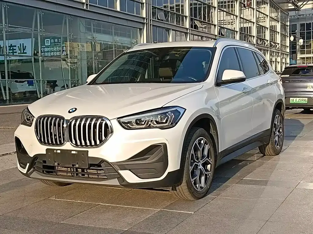 BMW X1 — фото 1