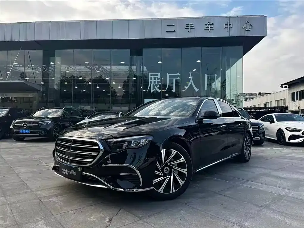 Mercedes-Benz E-Class — фото 1