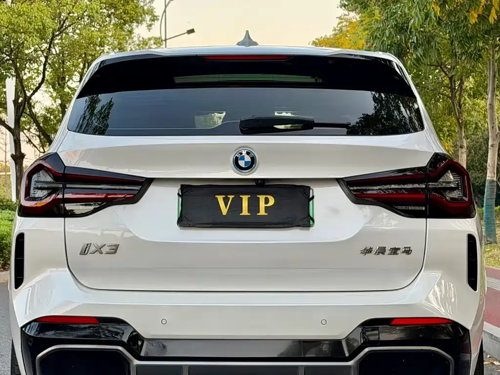 BMW iX3 — фото 10