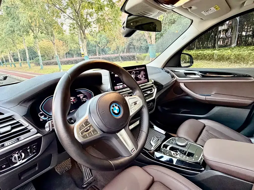 BMW iX3 — фото 4
