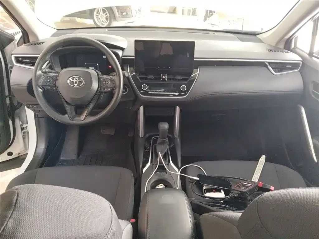 Toyota Corolla Cross 2024 из CN, фото 10