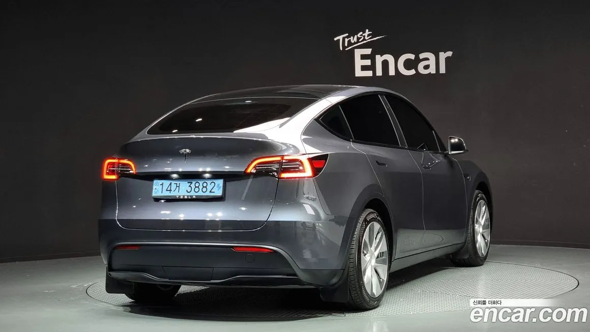 Tesla Model Y 2023 из KR, фото 2