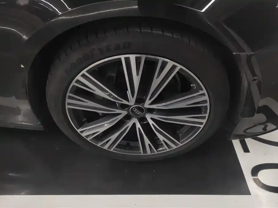Audi A6L 2022 из CN, фото 6