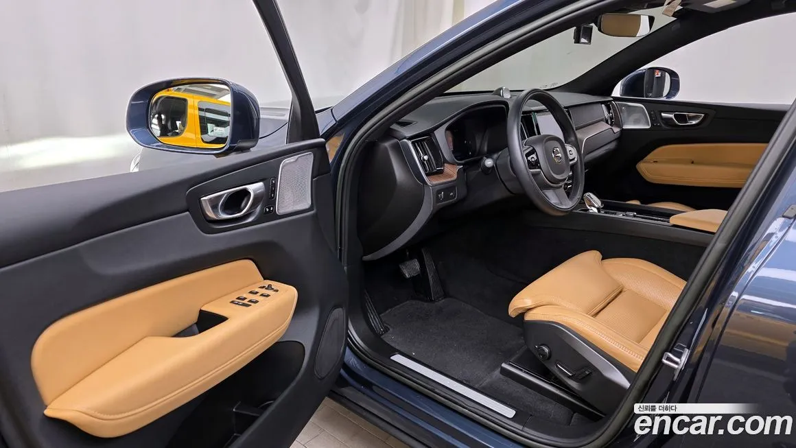 Volvo XC60 — фото 10