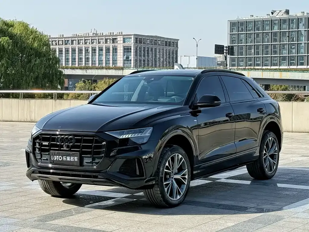 Audi Q8 — фото 1