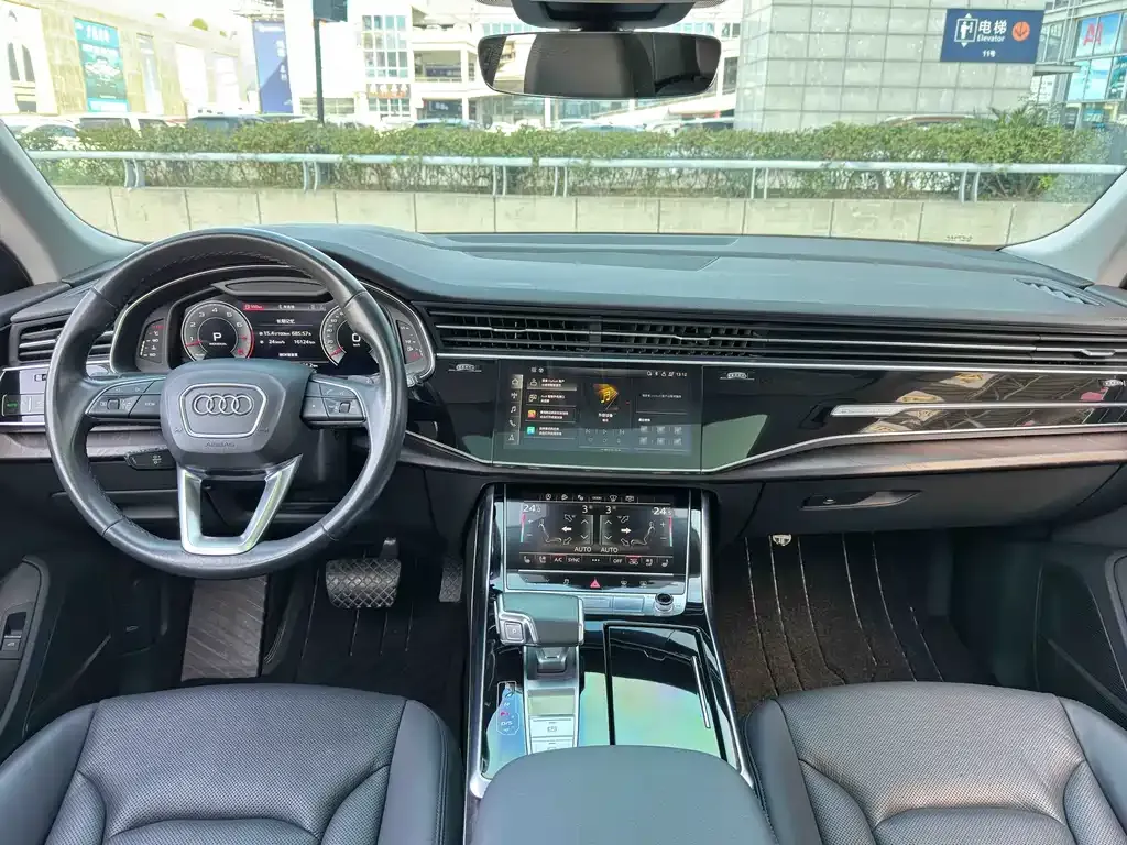 Audi Q8 — фото 6