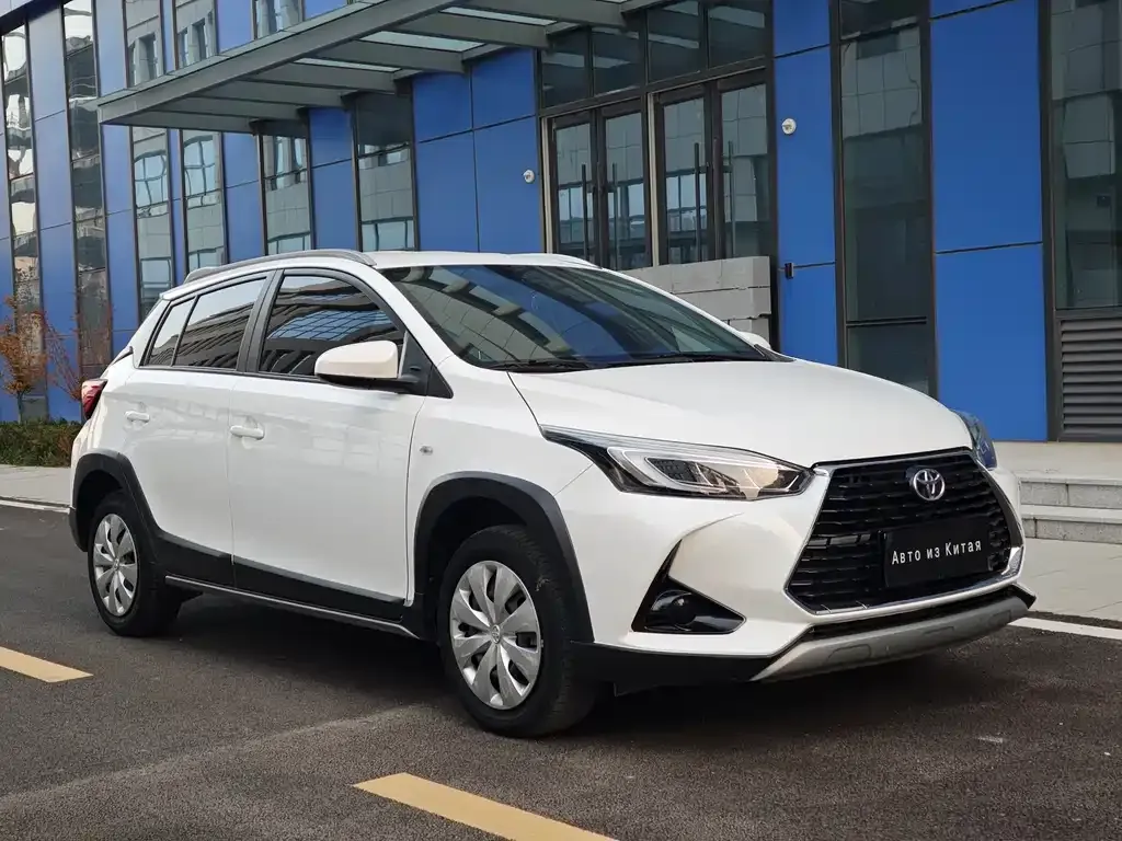 Toyota Yaris L — фото 3
