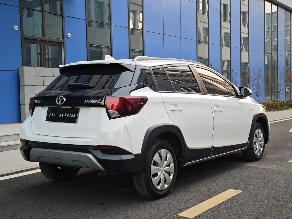 Toyota Yaris L — фото 4