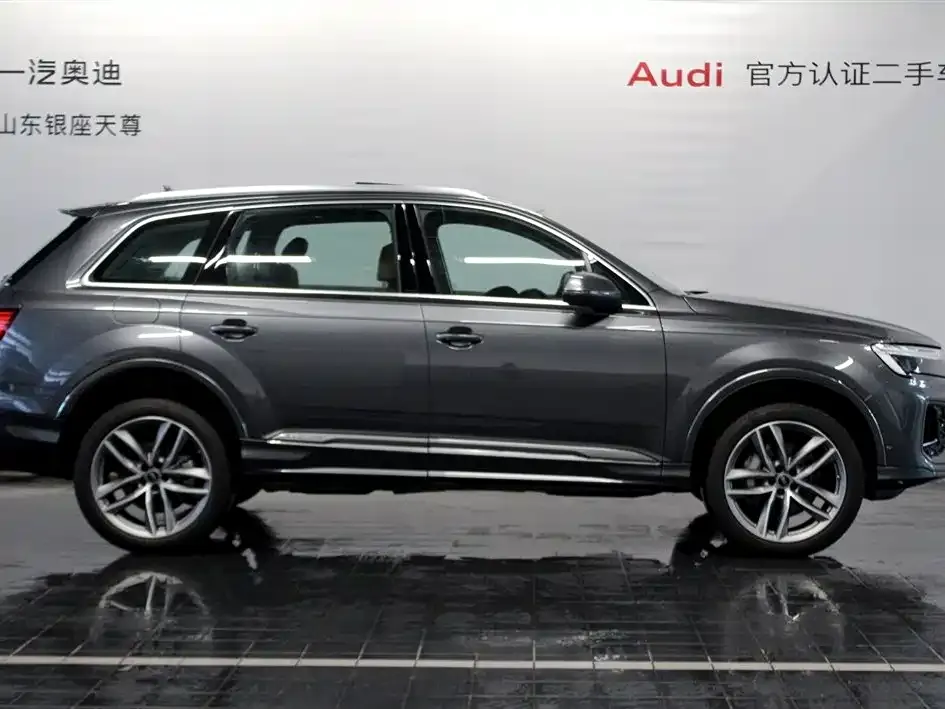 Audi Q7 2024 из CN, фото 3