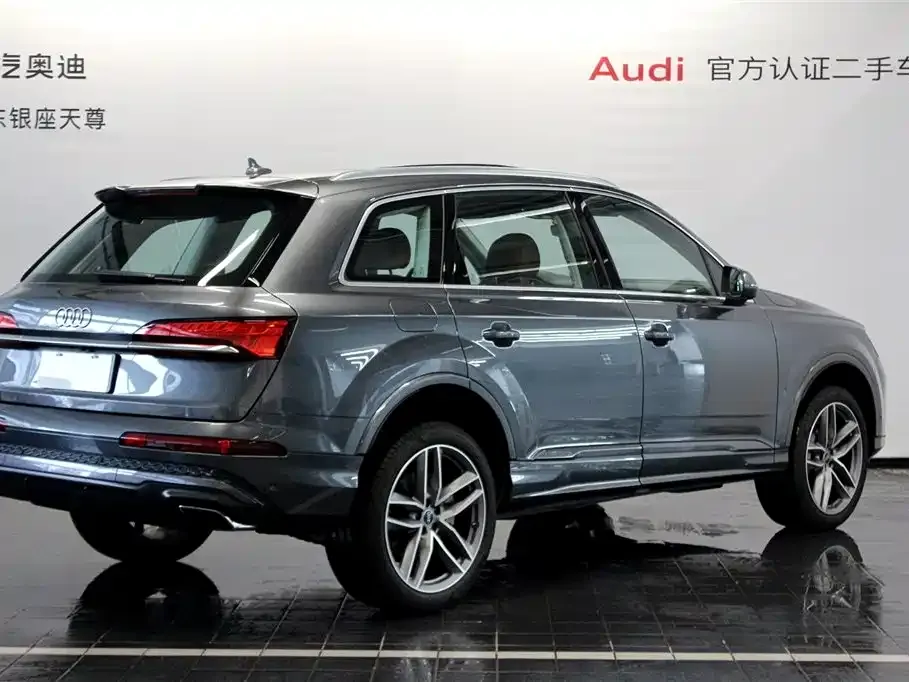Audi Q7 2024 из CN, фото 4