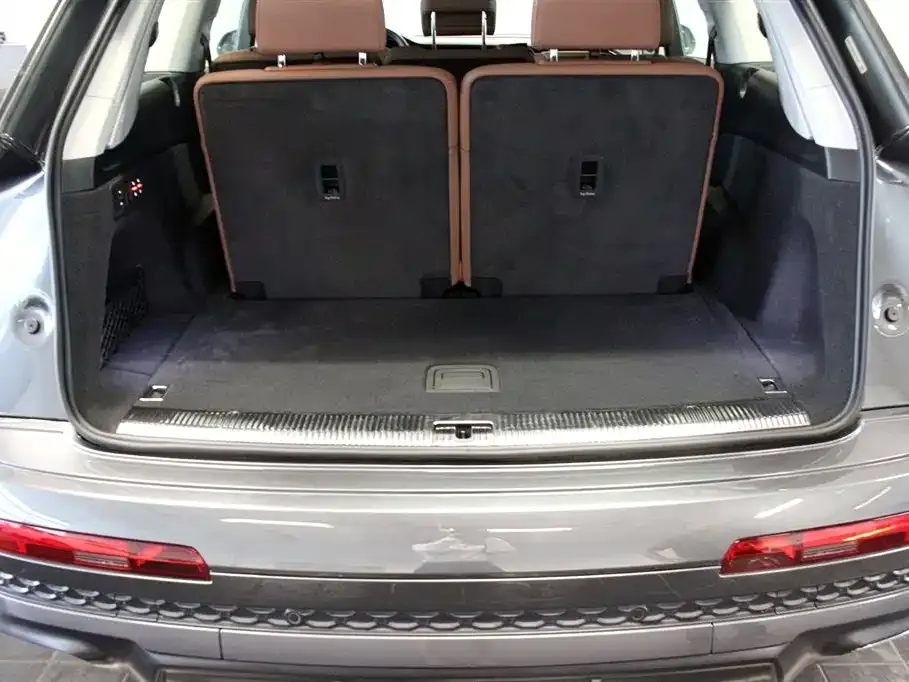 Audi Q7 2024 из CN, фото 6