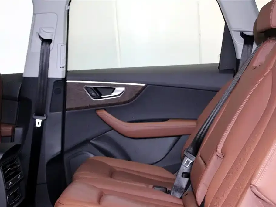 Audi Q7 2024 из CN, фото 7