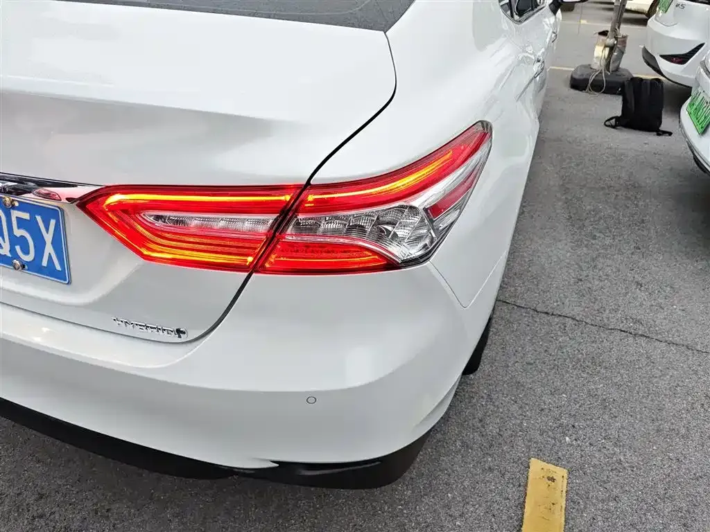 Toyota Camry — фото 8
