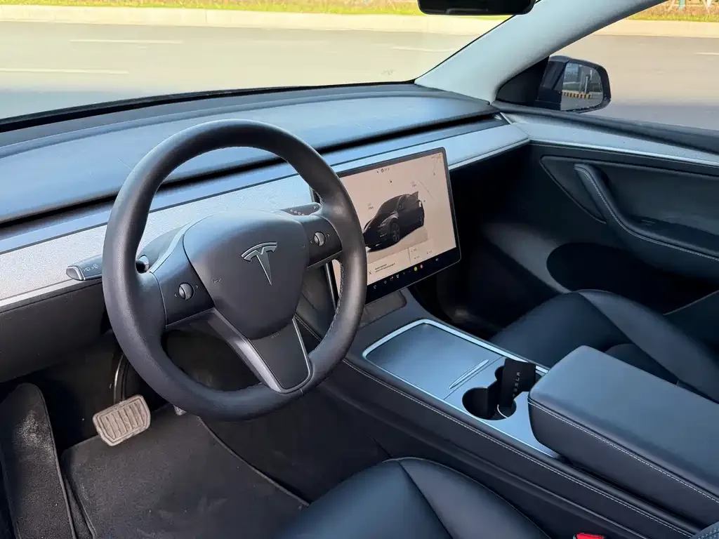 Tesla Model Y 2024 из CN, фото 3