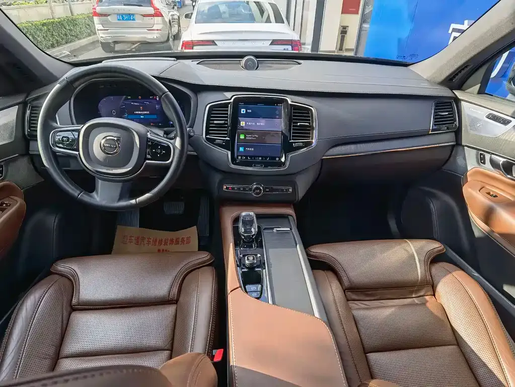 Volvo XC90 — фото 10