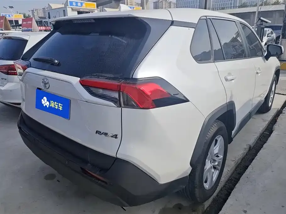 Toyota RAV4 — фото 3